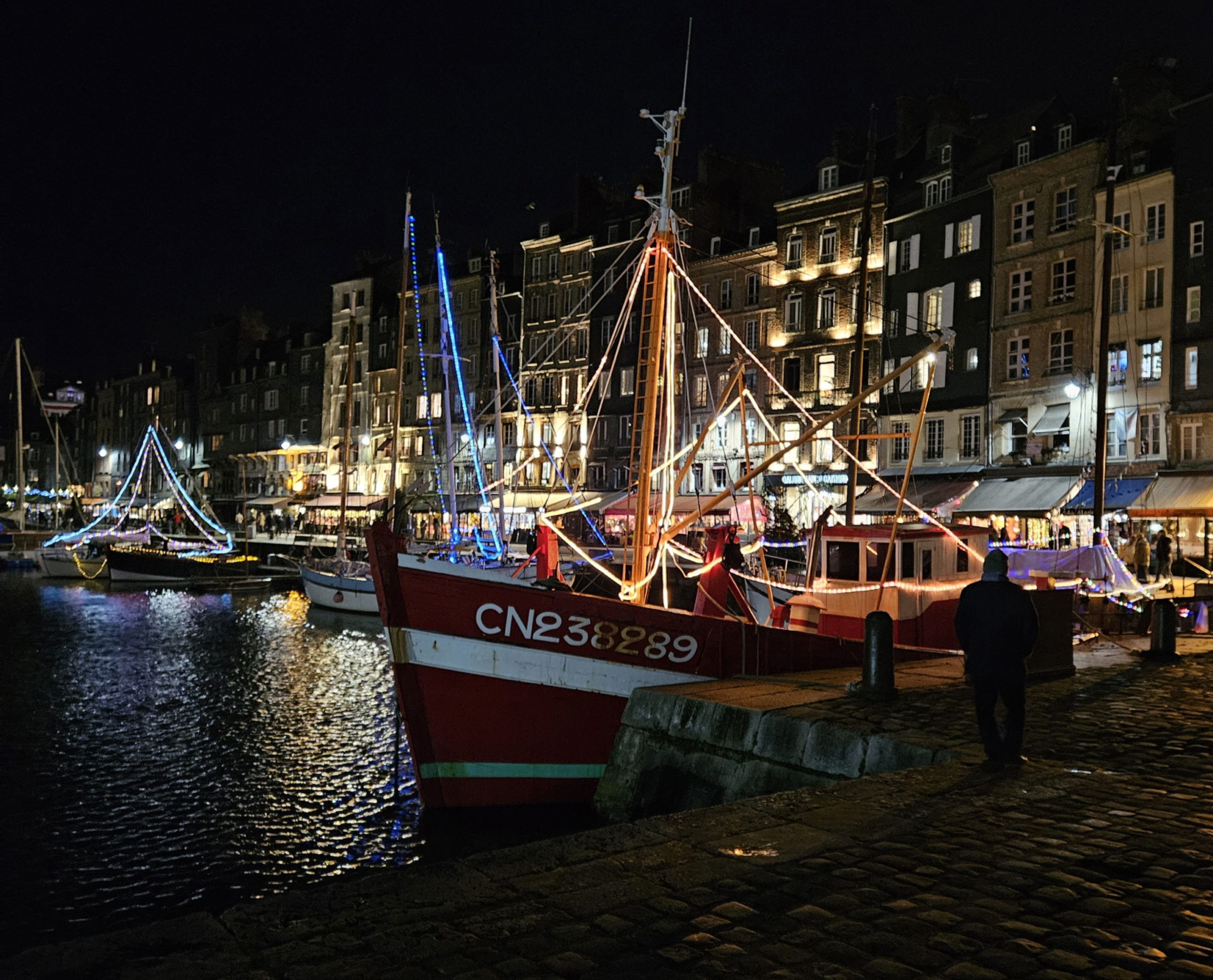 Honfleur (Calvados) Vieux Bassin by night