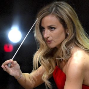 BEATRICE VENEZI DÉMISE DE SON RÔLE DE CHEFFE D’ORCHESTRE DE LA FENICE : UNE ERREUR SYMPHONIQUE